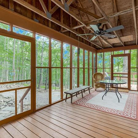Secluded W Hot Tub, Fire Pit, Deck & Updated Wifi Great Cacapon Εξωτερικό φωτογραφία