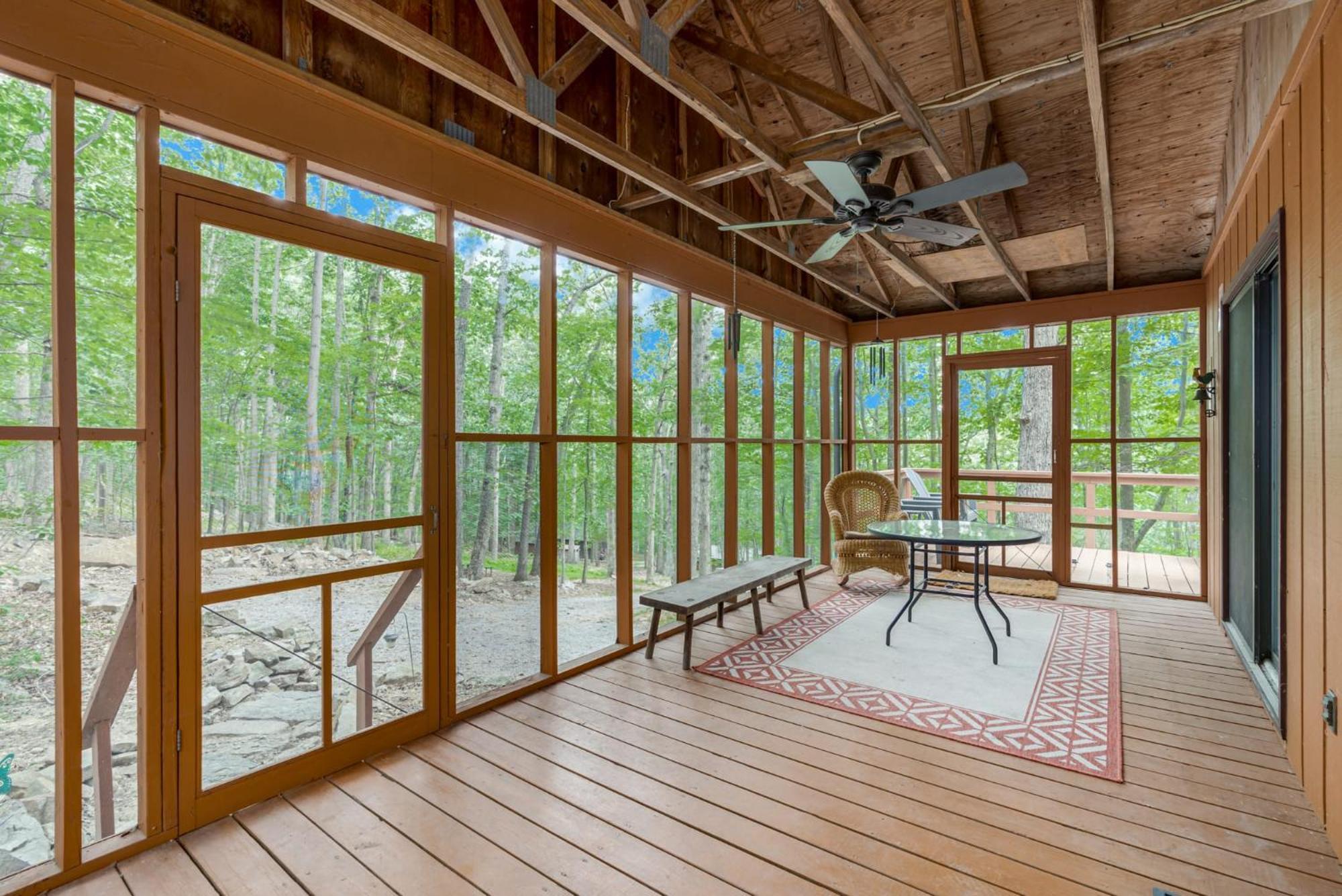 Secluded W Hot Tub, Fire Pit, Deck & Updated Wifi Great Cacapon Εξωτερικό φωτογραφία