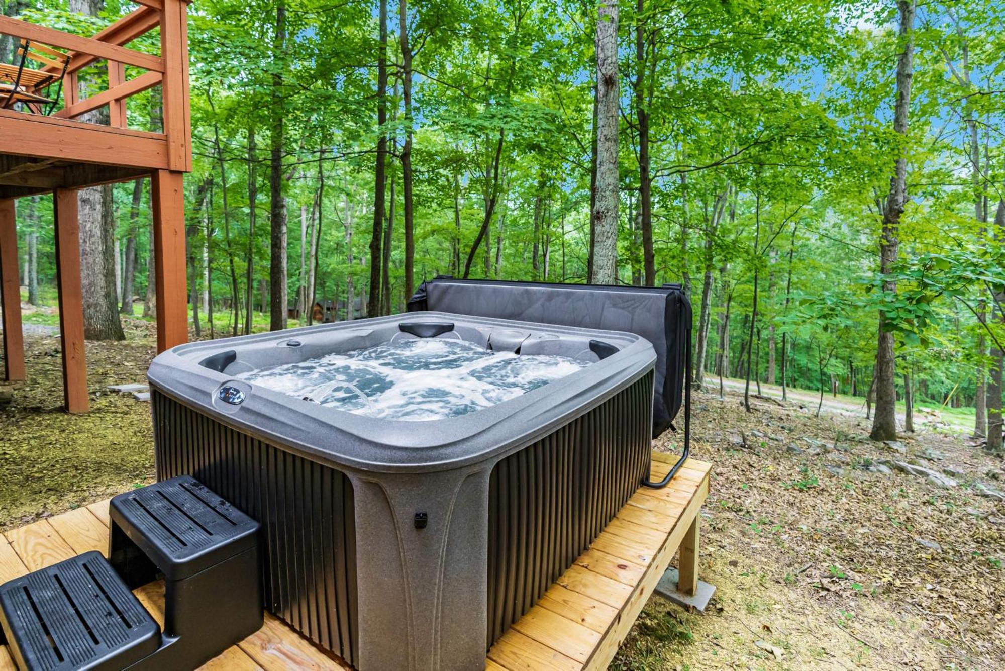 Secluded W Hot Tub, Fire Pit, Deck & Updated Wifi Great Cacapon Εξωτερικό φωτογραφία